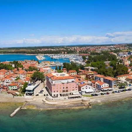 فيلة Lorena Novigrad Istria